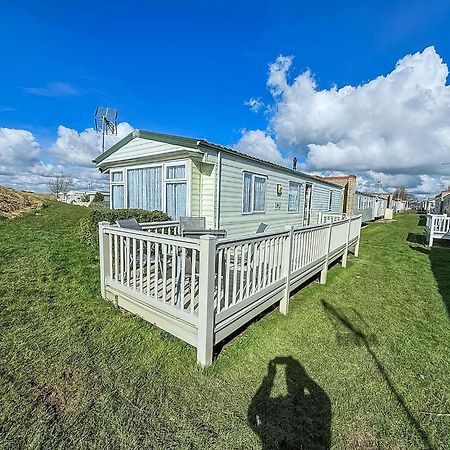 Superb Caravan With Decking And Free Wifi At Naze Marine Park Ref 17236C Walton-on-the-Naze Eksteriør bilde